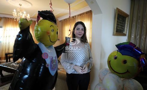 الطالبة المتفوقة إيمان أبو حصيرة