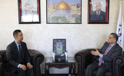 وزير الاتصالات يستقبل السفير الصيني