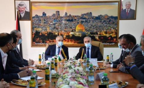 اشتية: حريصون على تعزيز صمود المواطنين بتقديم أفضل الخدمات