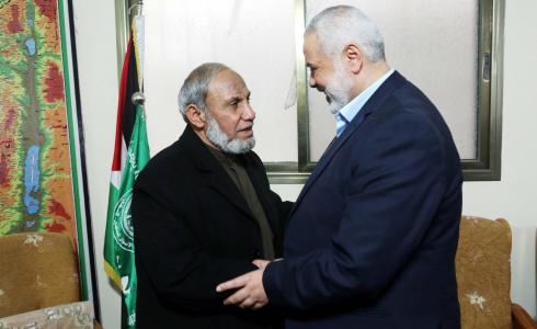 إسماعيل هنية يزور القيادي محمود الزهار