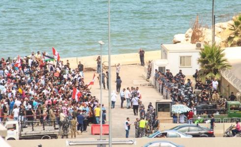 فلسطينيون يحتجون أمام السفارة الكندية في لبنان