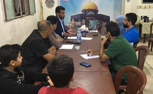 نشطاء يناقشون انشاء معرض لوحات فنية 