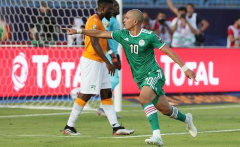 سفيان فيغولي لاعب الجزائر 