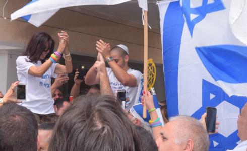 احتفالات عائلة الجندي اليئور أزاريا قاتل الشهيد عبد الفتاح الشريف بعد الإفراج عنه