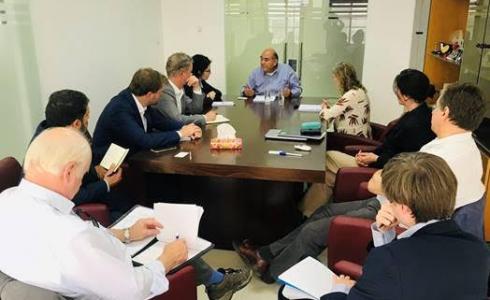  المركز الفلسطيني يستقبل وفوداً دولية