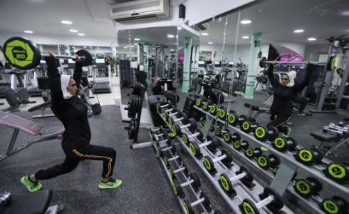 سعوديات يمارسن رياضة رفع الأثقال