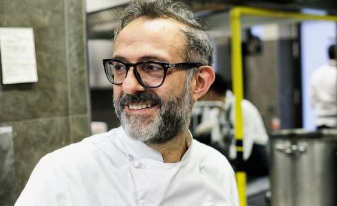 الطاهي الإيطالي الشهير ماسيمو بوتورا