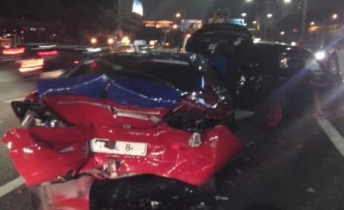 شاهد: سائق سيارة يدهس 7 مشاة في حادث مروع