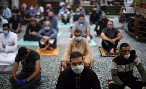 المصلين في المساجد بغزة- أرشيفية