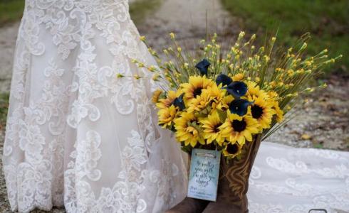 حفل زفاف داخل مقبرة