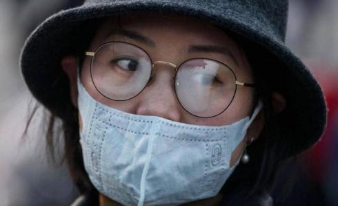 شاهد: كيف ترتدي النظارة والكمامة معا دون تكون بخار الماء في ظل تفشي كورونا