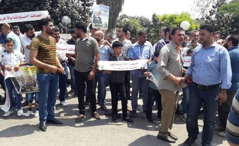 تفريغات 2005 ينظمون وقفة احتجاجية في غزة