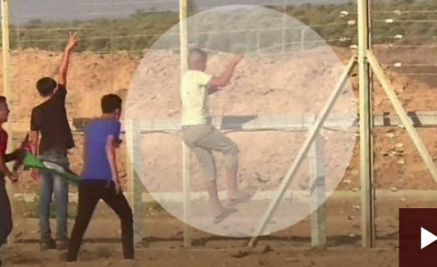 لحظة استشهاد الطفل حلس