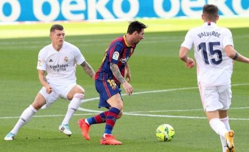 ريال مدريد يتغلب على برشلونة في كلاسيكو الأرض