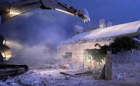 مركز حقوقي يدين سياسة هدم منزل الفلسطينيين