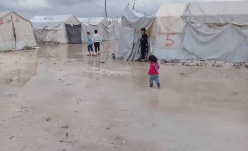 عاصفة مطرية تضرب مخيم دير بلوط والفلسطينيون يجددون دعواتهم لإخراجهم من المخيم
