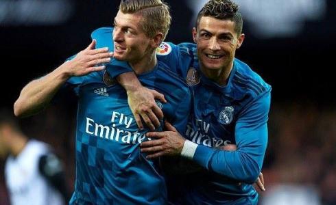 توني كروس  مع زميله السابق  رونالدو 