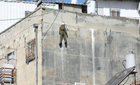 دمية تمثل جندي اسرائيلي مشنوق بالقدس