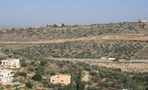 سلطات الاحتلال تستولي على أراض واسعة في قرية عزون