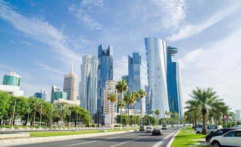 الطرقات في قطر باللون الأزرق لمواجهة الحر الشديد
