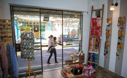 الشرطة الإسرائيلية تضرب امرأة يهودية بقسوة