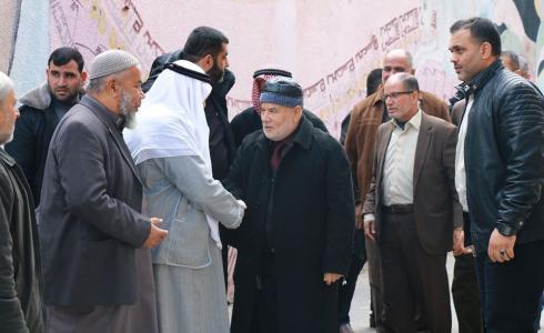 بحر يعزي عائلة الشهيد محمد الناعم ويتفقد الجرحى