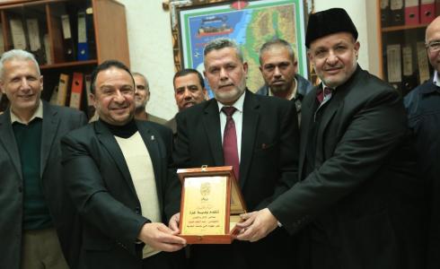 بلدية غزة تكرم مدير دائرة الصرف الصحي لبلوغه سن التقاعد