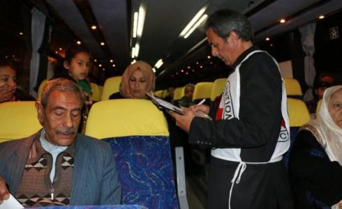 أهالى أسرى يتوجهون لزيارة أبنائهم في سجون الاحتلال