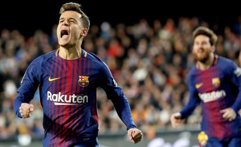 فيليب كوتينهو يحتفل بهدفه الأول مع برشلونة