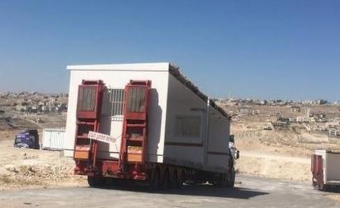 المستوطنون ينصبون كرفان