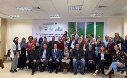 المركز الفلسطيني وجامعة القدس يتوجان الفائزين في جائزة الإبداع والتميز الطلابي