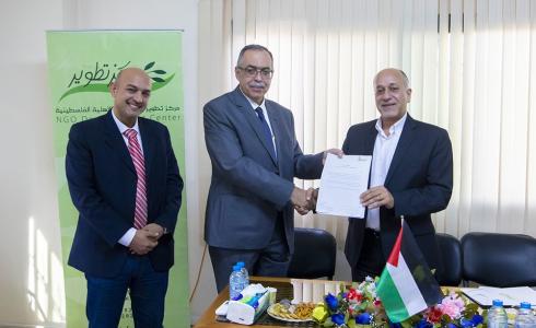 الكلية الجامعية توقع اتفاقية لمشاريع العمل الحر