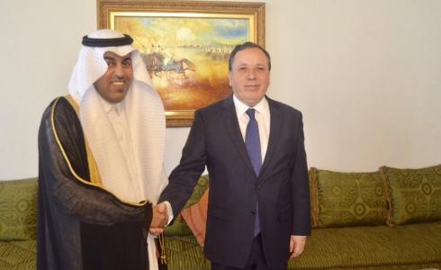رئيس البرلمان العربي يجتمع مع وزير الشؤون الخارجية التونسي بمقر الجامعة العربية في القاهرة