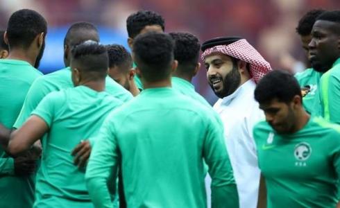 آل الشيخ مع لاعبي منتخب السعودية أثناء مونديال روسيا
