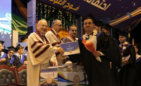 جانب من احتفالات الكلية الجامعية 