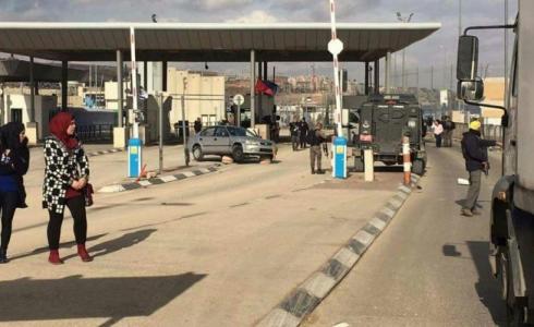 اعتقال فتاة وشاب وإغلاق حاجز قلنديا