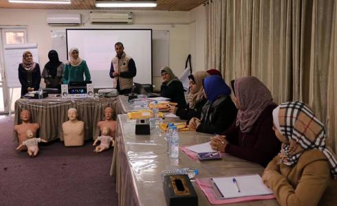 مركز "حياة" يفتتح سلسلة دورات لموظفين برنامج "غزة للصحة النفسية"