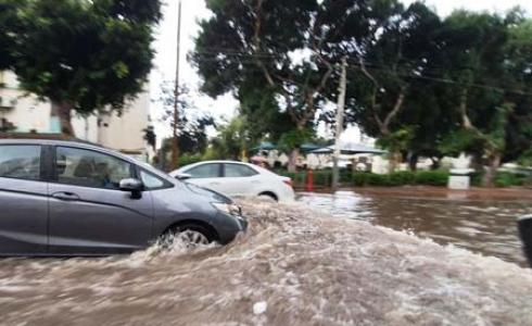 الأمطار تتسبب بفيضانات وسيول في الداخل المحتل 