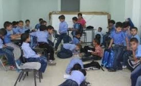 أهالي "العيسوية" يحتجون على بلدية الاحتلال في القدس لنقص الغرف الصفية