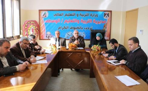 مدير تعليم الوسطى يجتمع برؤساء أقسام المديرية