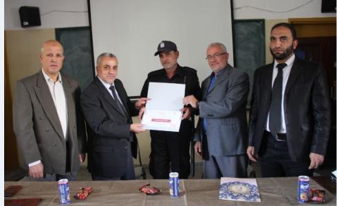 مديرية تعليم غرب غزة تكرم عدد من أفراد شرطة الخيالة في محيط مدارسها