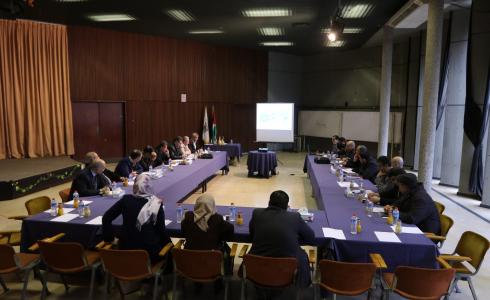 بلدية غزة تعقد أول لقاء للجنة البيئة والبنى التحتية