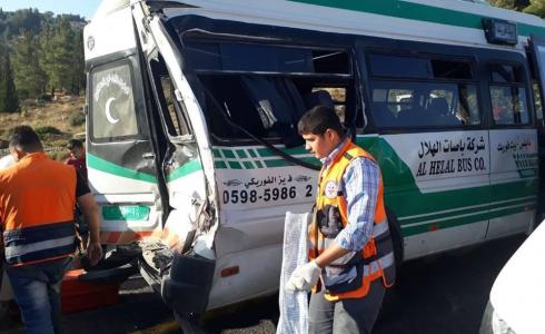 حادث سير بين حافلة فلسطينية وأخرى إسرائيلية  على طريق رام الله- نابلس