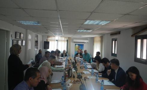 اجتماع حول مخيم الجلزون 