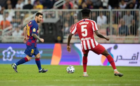 لقطة من مباراة برشلونة واتلتيكو مدريد اليوم