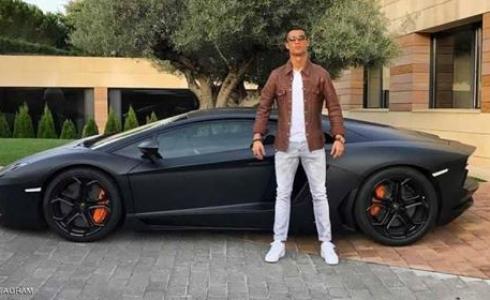 رونالدو يحضر مجموعة سياراته معه إلى تورينو 