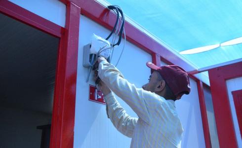 الاتصالات بغزة تزود مراكز الحجر الصحي بخدمتي الاتصالات والانترنت