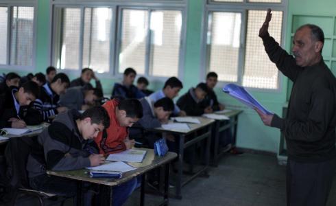 معلم في أحد مدارس الحكومة في غزة