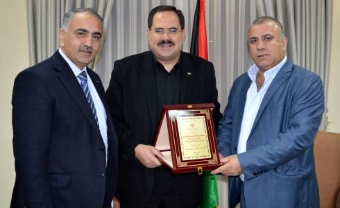 التربية تكرّم قطامي لدوره في حشد الدعم لقطاع التعليم