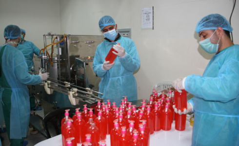 الصحة بغزة تتفقد عملية إنتاج الأدوية المحلية 